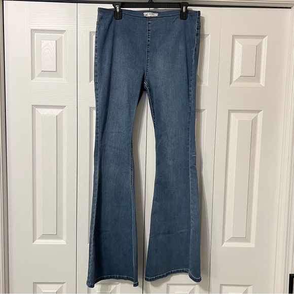 Free People We The Free Pull On Penny Flare Jeans Size 30 - Picture 2 of 13